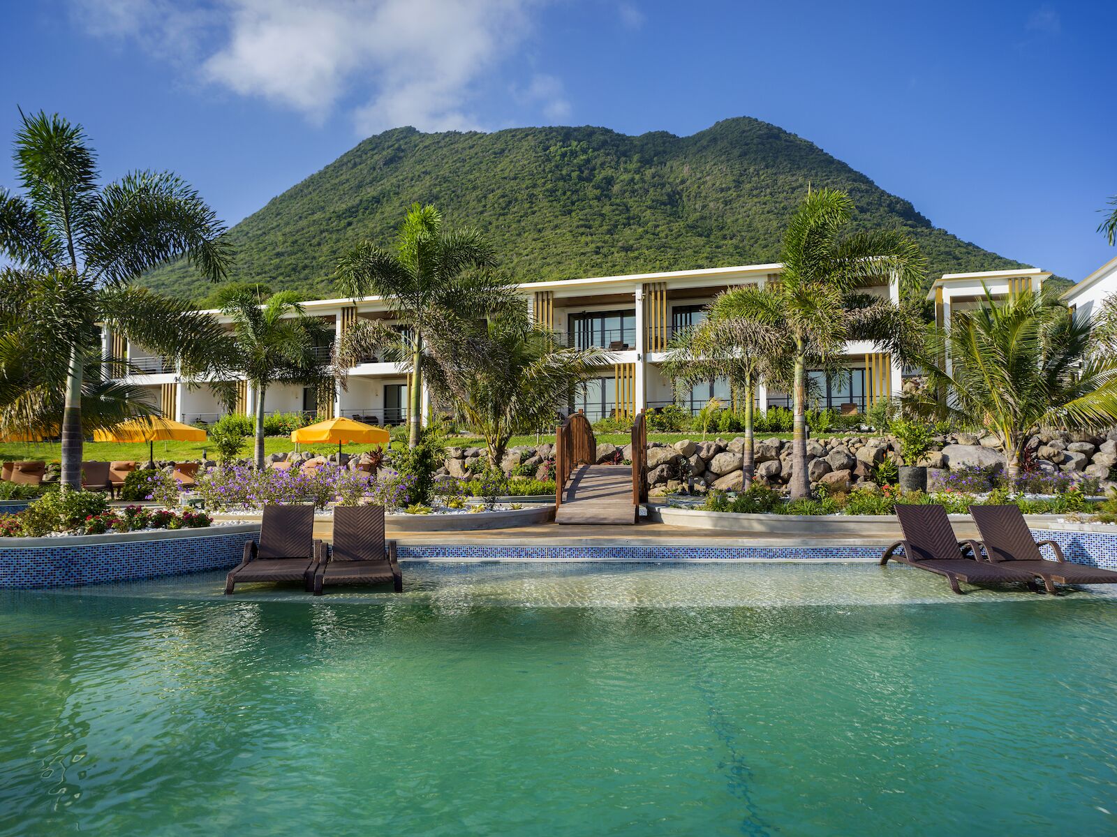 the golden rock resort on statia