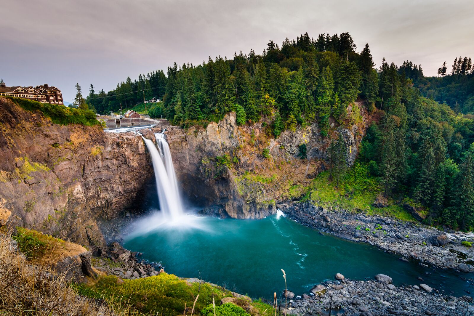 snoqualmie-falls-waterfalls-in-washington-state
